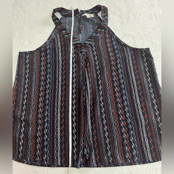 Monteau Aztec stripped women’s XL sleeveless navy/red top w/ peek hole back - Picture 8 of 8